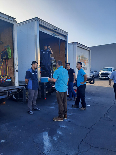 manager talking to the install team